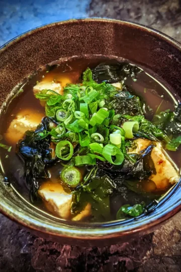 Close-up of a freshly prepared bowl of traditional miso soup with tofu, seaweed, and green onions, perfect for your next miso soup recipe.